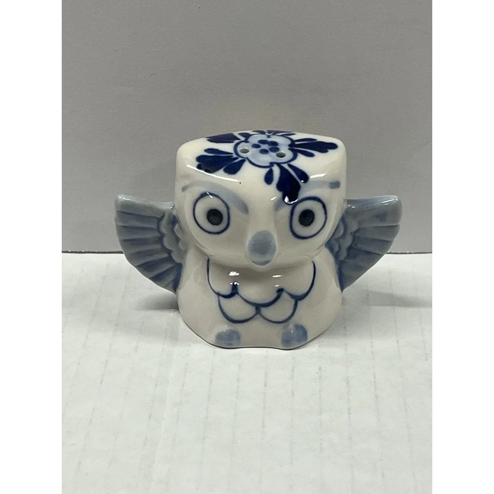 Owl Salt or‎ Pepper Shaker Blue White Delft Style Vintage 2 inches tall